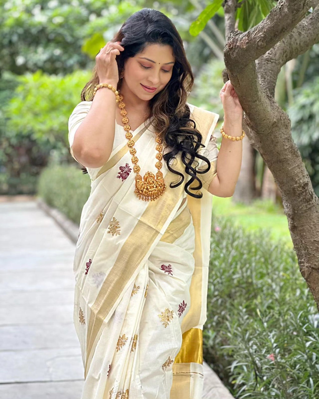 Rose Embroidered Cotton Saree