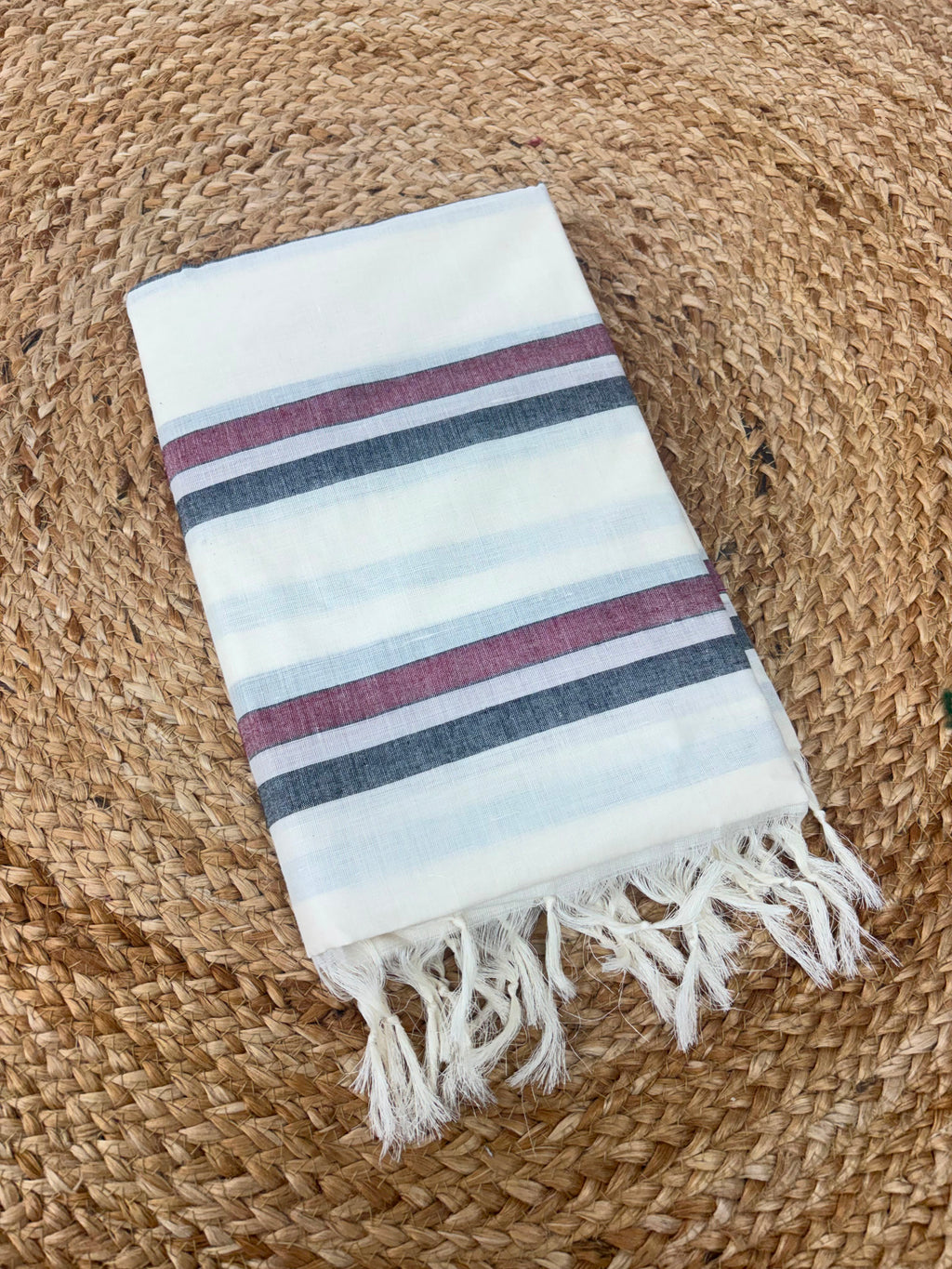 Malarvadi  : Mulloth Stripes Saree with tussles (handloom replica)