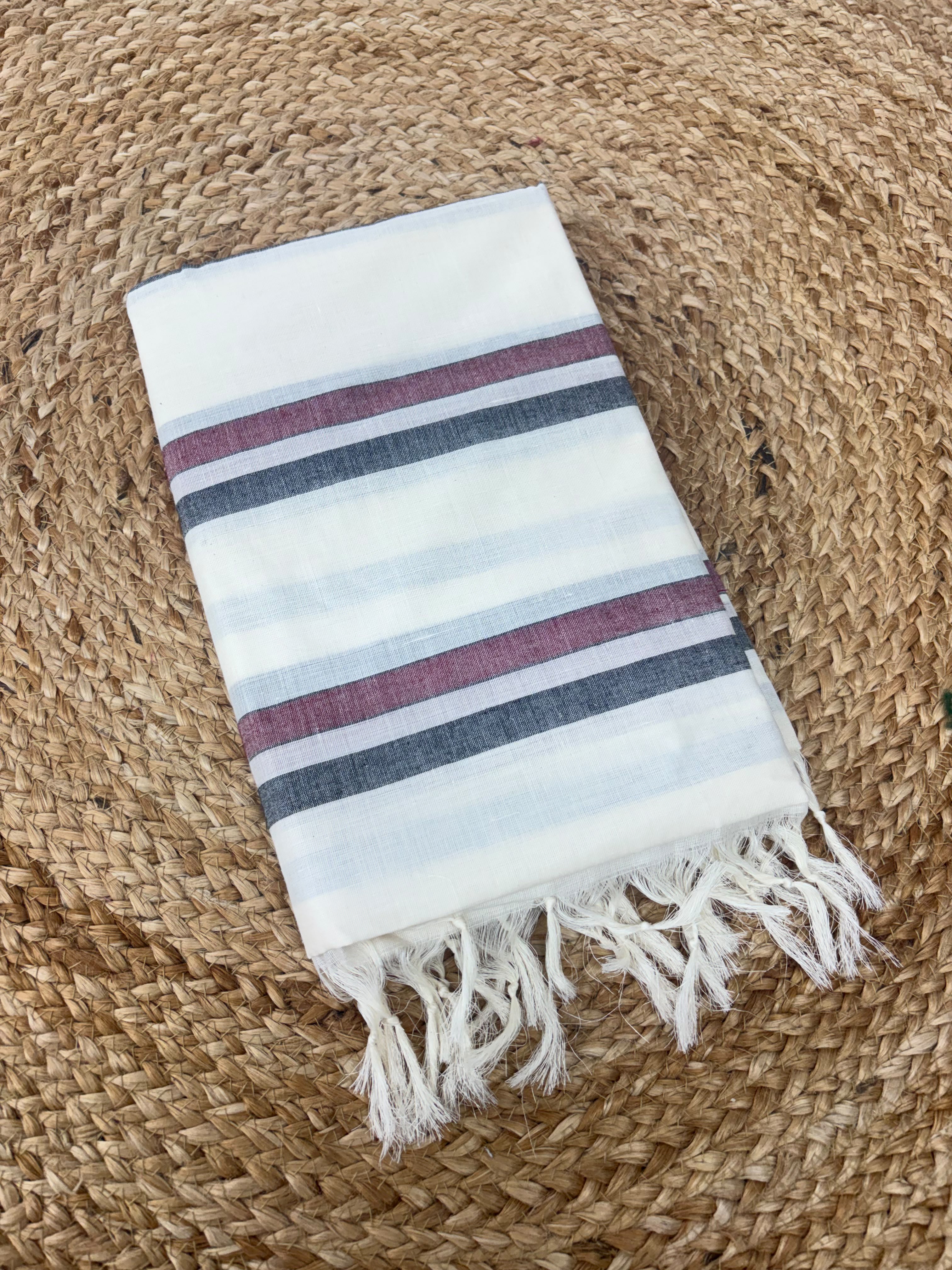 Malarvadi  : Mulloth Stripes Saree with tussles (handloom replica)